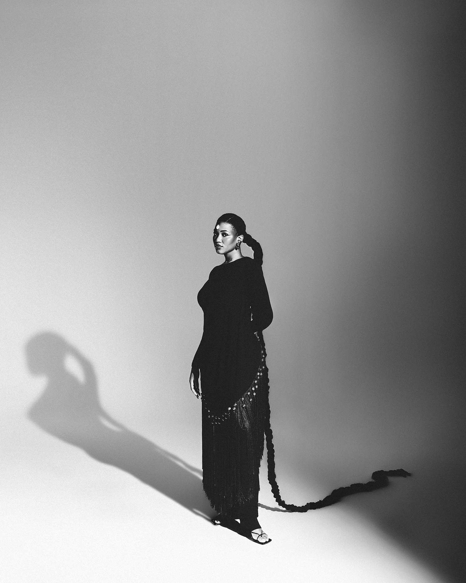 Luedji Luna Dire&ccedil;&atilde;o criativa: Pedro Moura + Lucas Teixeira Edi&ccedil;&atilde;o de moda: Pedro Moura Foto: Henrique Falci Beleza: Ian Ribeiro(make) + Mabatha(cabelo) Assitente foto: Vini Burghetti Assitente moda: Taina Castro + Barbara Milena