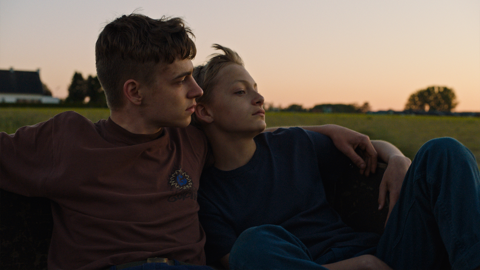 Cena do filme Close.