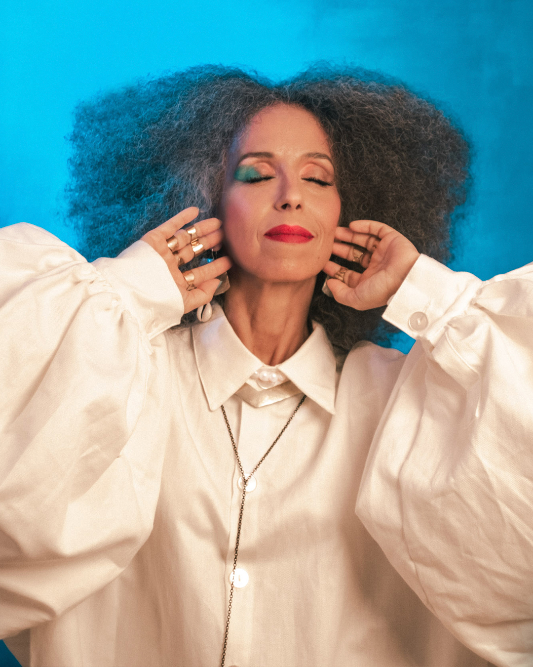 Cantora Iara Renn&oacute;.