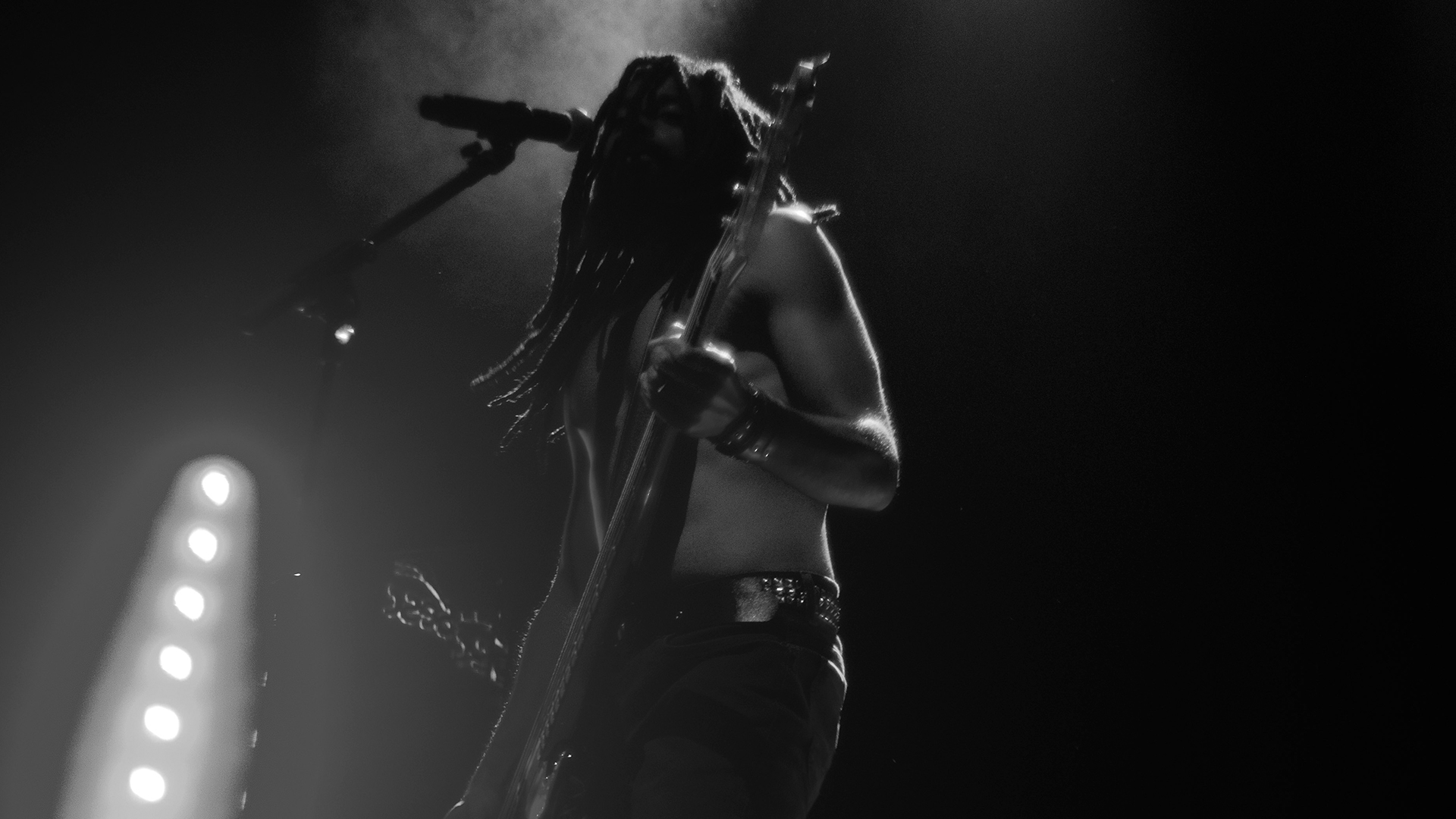 chaena-da-gama-baixista-da-banda-black-pantera