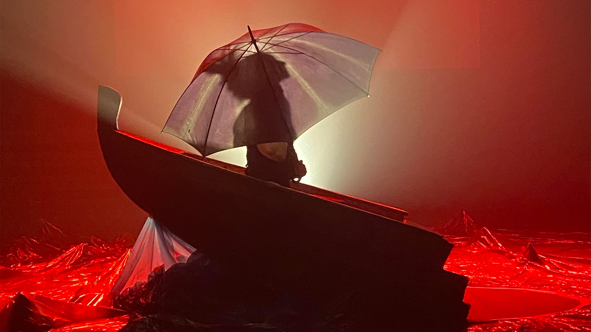 a-atriz-fabiana-gugli-na-pe&ccedil;a-g.a.l.a-por-gerald-thommas