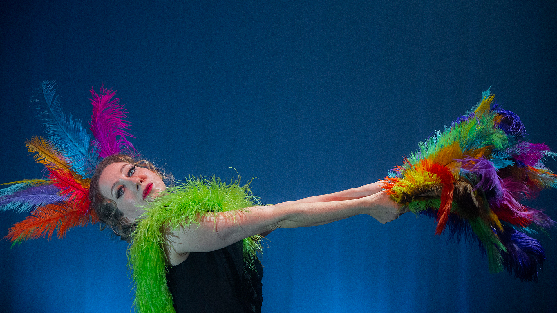 a-atriz-fabiana-gugli-na-pe&ccedil;a-g.a.l.a-por-gerald-thommas