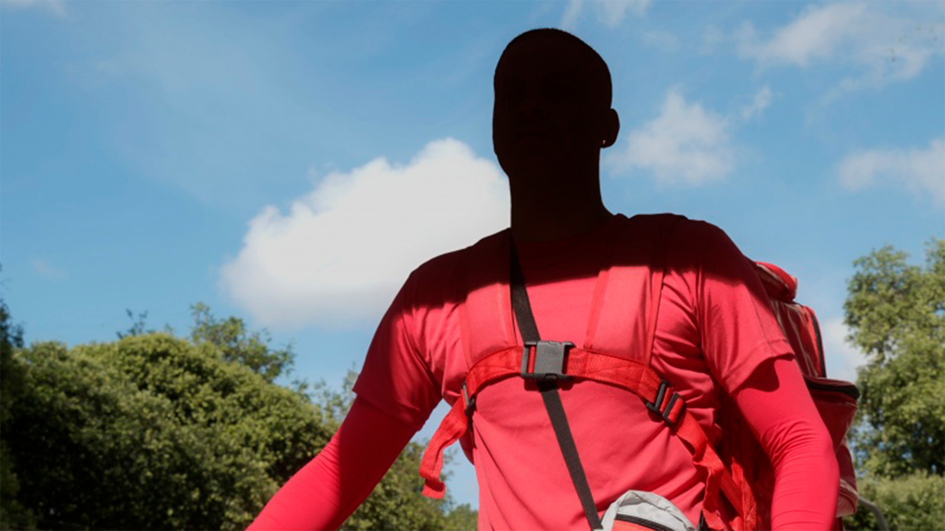 filme-fantasma-neon-dirigido-por-leonardo-martinelli-na-foto-o-ator-dennis-pinheiro.