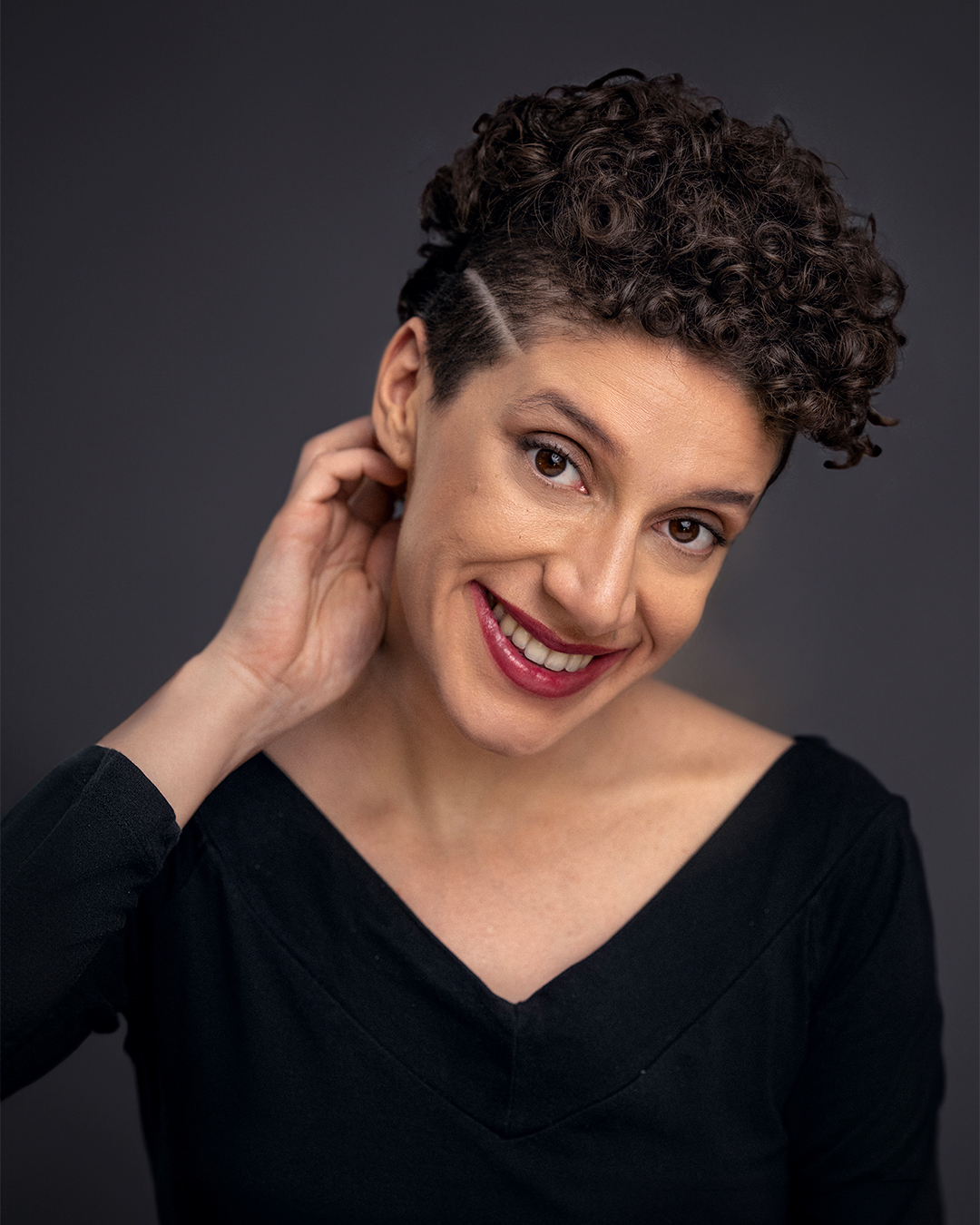 autora-luiza-rom&atilde;o-fotograda-por-luiza-sigulem.