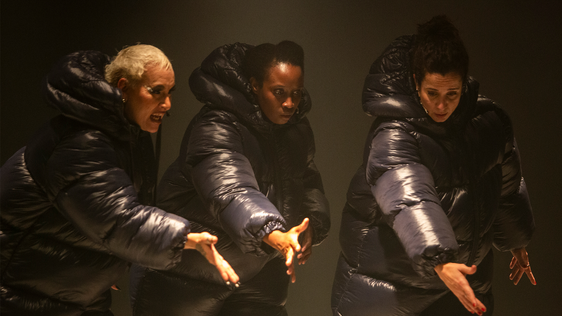 elenco-de-teoria-king-kng-no-palco.