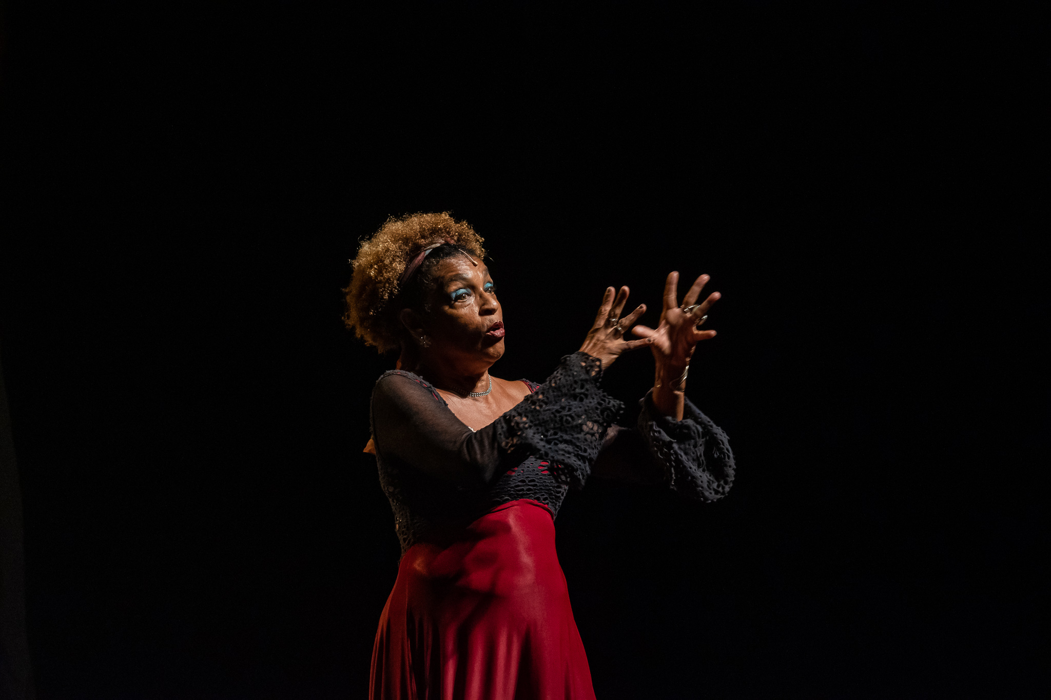 elisa-lucinda-atriz-poeta-parem-de-falar-mal-da-rotina-peca-monologo