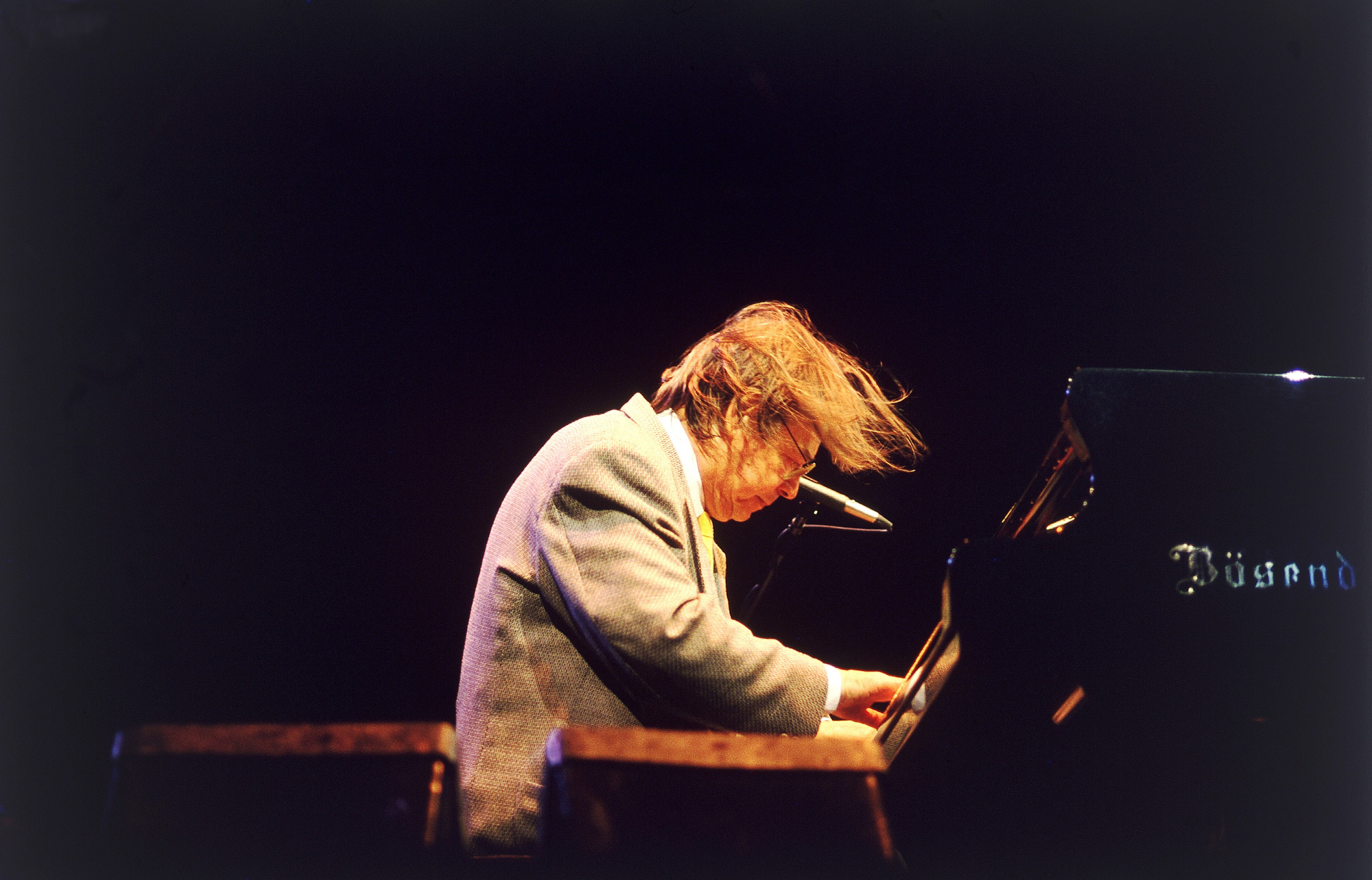 tom-jobim-compositor-maestro-bossa-nova-piano-garota-ipanema