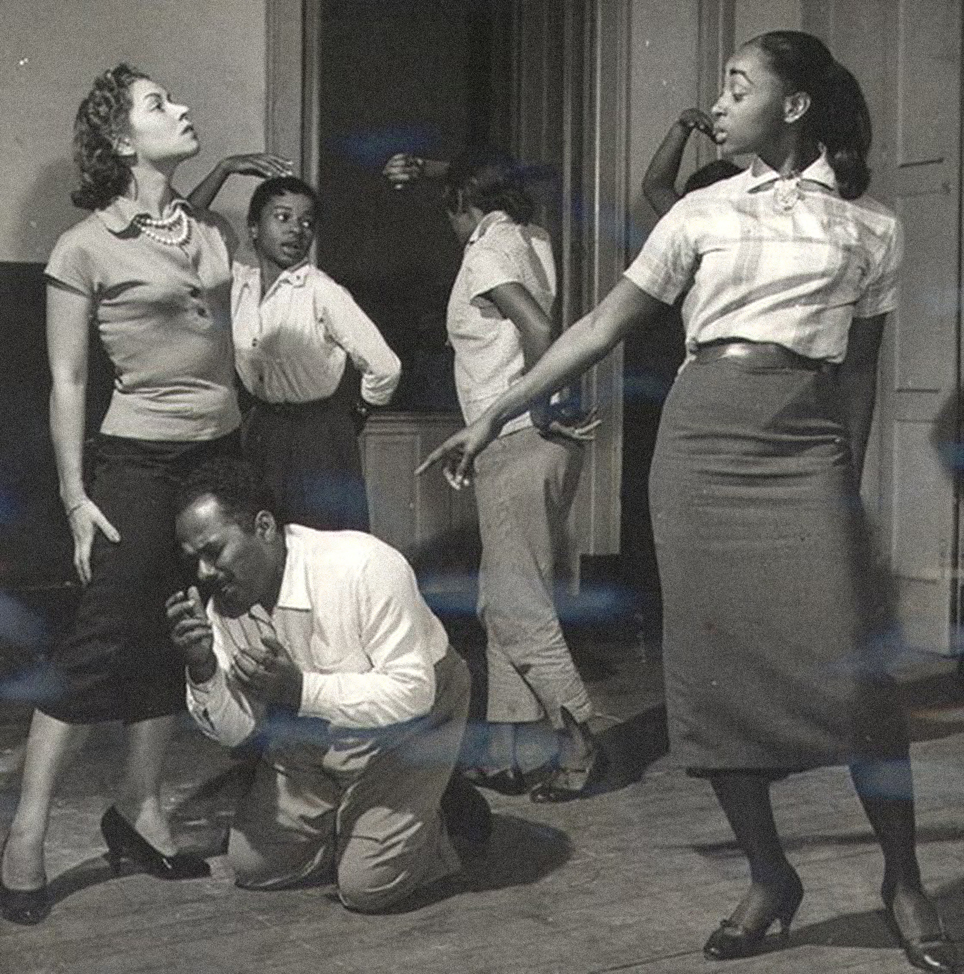 teatro-experimental-do-negro-ensaiando-sortilegio-abdias-nascimento-lea-garcia, 1957