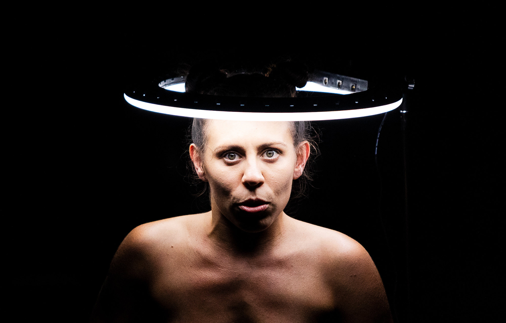 mostra-monga-mulher-macaco-jessica-teixeira-festival-teatro-curitiba