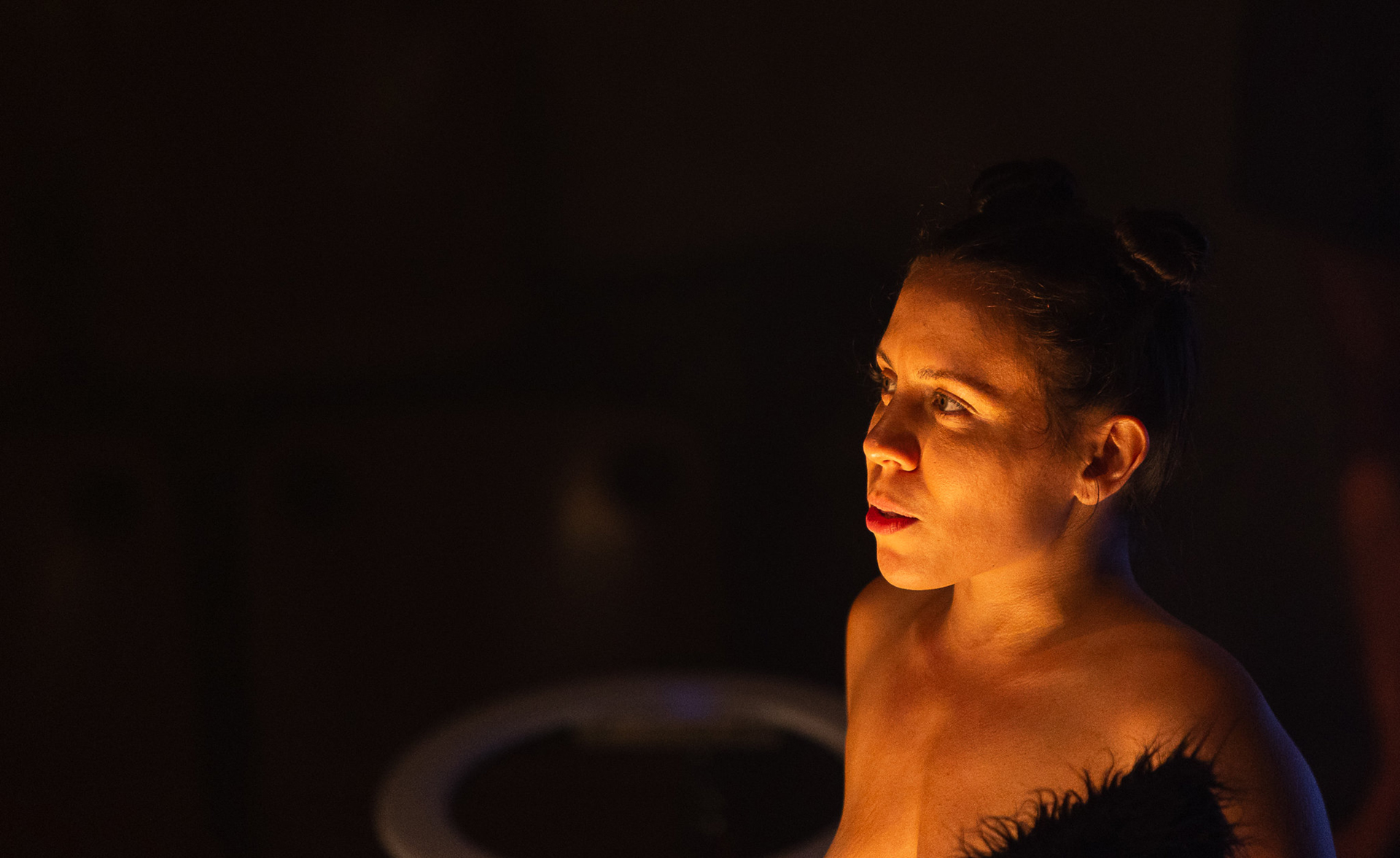 mostra-monga-mulher-macaco-jessica-teixeira-festival-teatro-curitiba