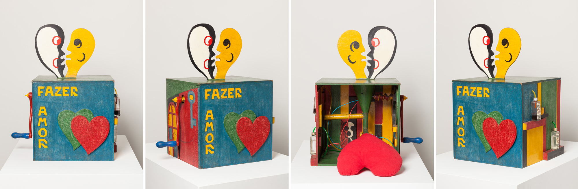 Teresinha SoaresCaixa de fazer amor(1967) Caixa em madeira pintada, espuma, fios el&eacute;tricos e de pl&aacute;stico, garrafa em vidro, metal e l&iacute;quido, moedor de metal, tecido e tubos de pl&aacute;stico62,5 x 56 x 61 cm