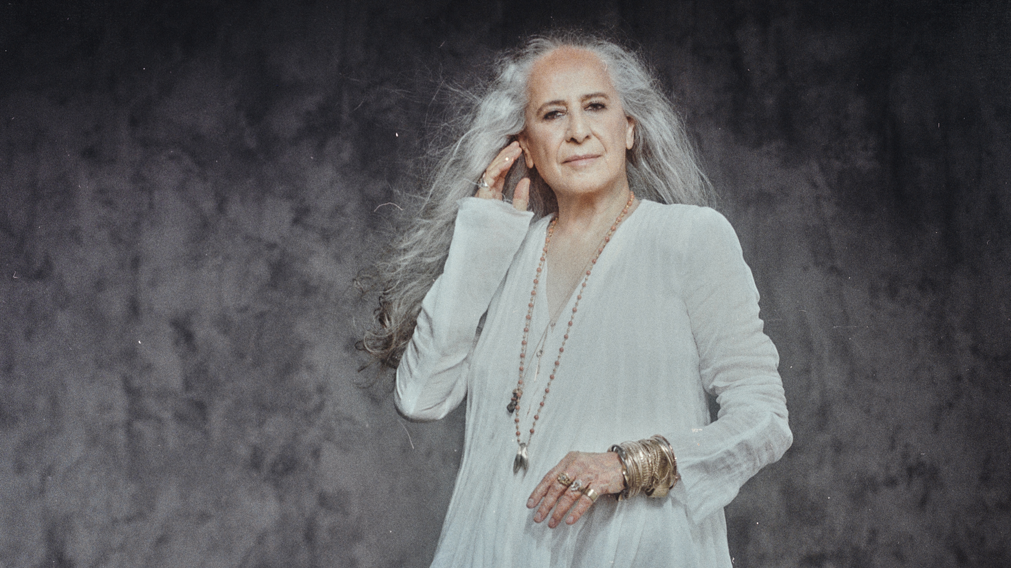 Maria Bethânia faz 80 anos: lembre momentos marcantes da carreira da intérprete