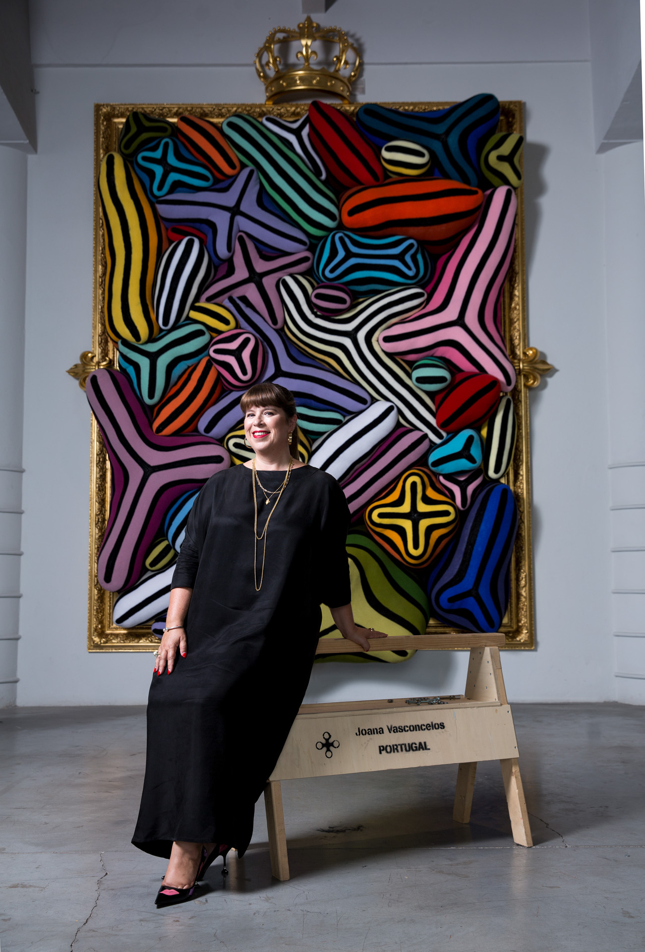 joana-vasconcelos-exposicao-arte-moderna-contemporanea-around-world-gota-abstrato