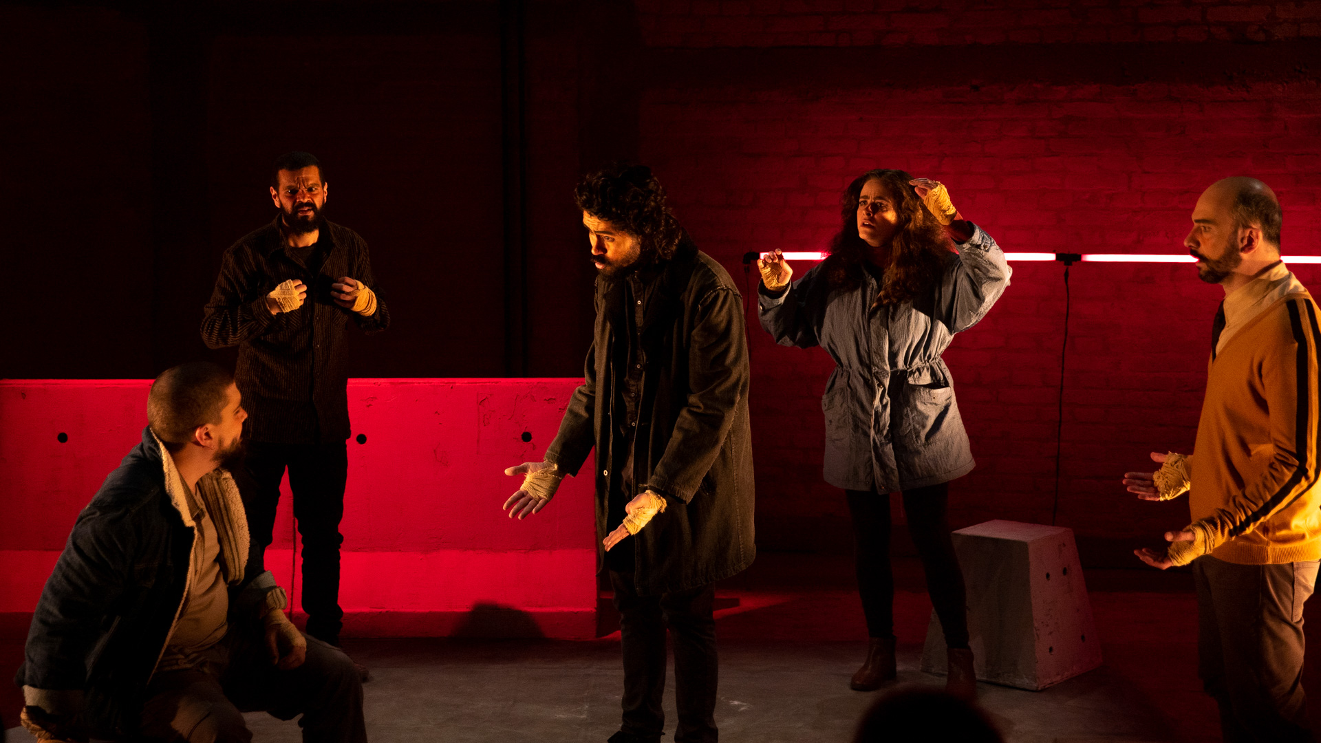 onde-vivem-barbaros-peca-teatro-espetaculo
