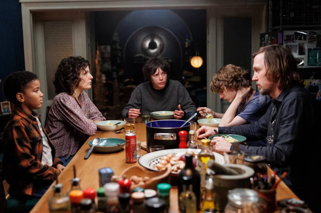 a-luz-filme-frances-imovision-tom-tykwer