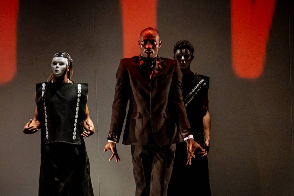 Semana dedicada a Frantz Fanon tem espetáculo e performances no Galpão do Folias