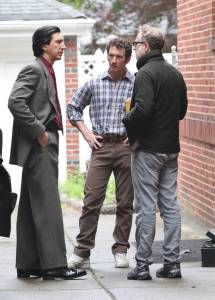Adam Driver, Miles Telles e James Gray no set de 'Paper Tiger'