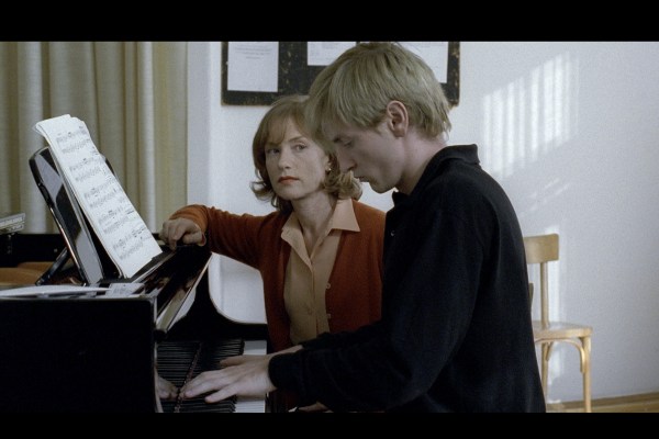 a-professora-de-piano-retorna-cinemas-versao-restaurada