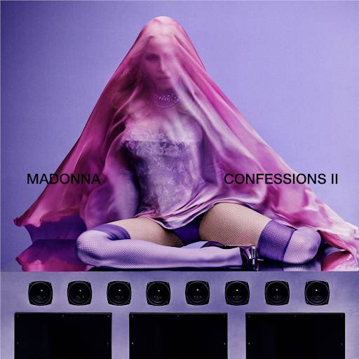 Madonna sentada, coberta por um v&eacute;u rosa transl&uacute;cido, usando lingerie roxa, meias arrast&atilde;o e botas. O fundo &eacute; roxo claro, e abaixo h&aacute; uma superf&iacute;cie cinza com seis alto-falantes e tr&ecirc;s pain&eacute;is pretos. Os textos MADONNA e CONFESSIONS II aparecem em preto